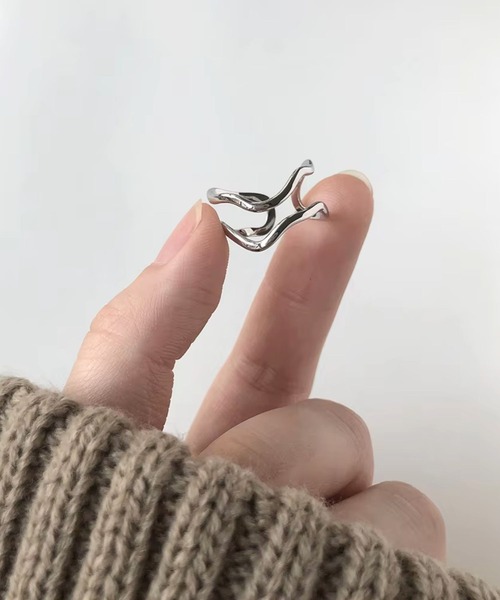 Rennet（レネット）の「【金属アレルギー対応】 ステンレス ワイドラインウェーブジオメトリックリング（リング・レディース・ゴールド/シルバー・FREE）」の2枚目の写真
