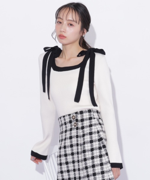 JILL by JILL STUART(ジルバイジルスチュアート)の「肩リボン配色ニット(ニット/セーター・レディース・ラベンダー/ブラック/ホワイト・FREE)」の2枚目の写真
