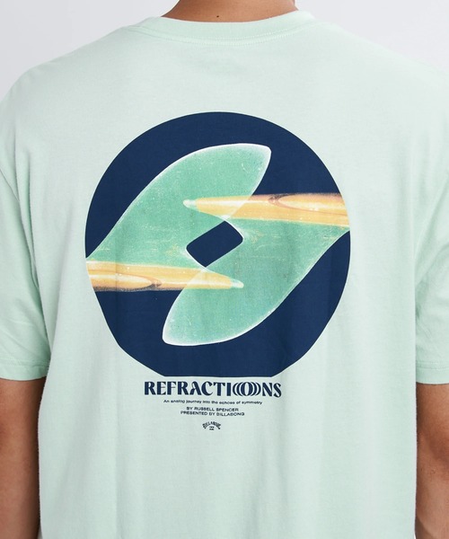 BILLABONG（ビラボン）の「BILLABONG メンズ 【BILLABONG GALLERY -REFRACTIONS-】SYMMETRY PREMIUM SS Tシャツ 【2026年春夏モデル】/ビラボン半袖バックプリントTシャツ（Tシャツ/カットソー・メンズ・グリーン系その他・X-LARGE）」の2枚目の写真