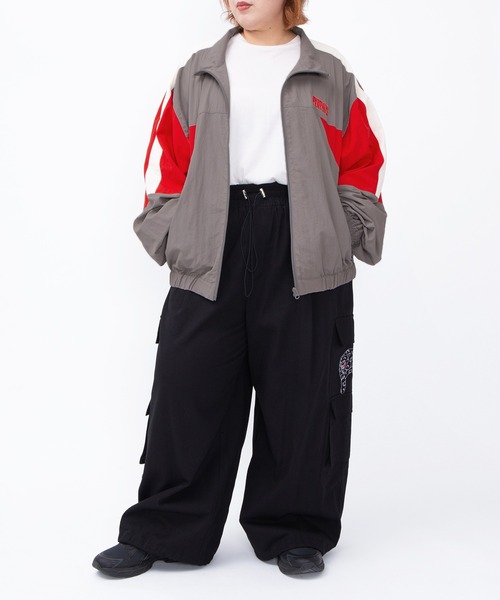 PUNYUS(プニュズ)の「切り替えナイロンジャケット(ナイロンジャケット・レディース・ホワイト/ライトグレー/ブラック・2/3/4)」の6枚目の写真