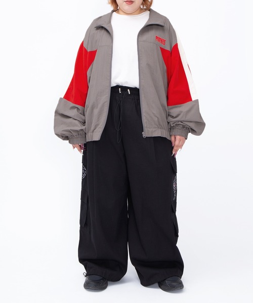 PUNYUS(プニュズ)の「切り替えナイロンジャケット(ナイロンジャケット・レディース・ホワイト/ライトグレー/ブラック・2/3/4)」の7枚目の写真