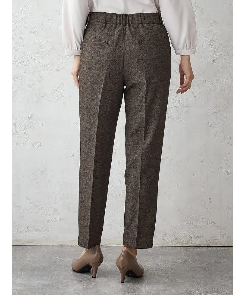 Perfect Suit FActory(パーフェクトスーツファクトリー)の「My wardrobe シャークスキン テーパードパンツ ベージュ/ブラウン(その他パンツ・レディース・ベージュ/ブラウン・M/L)」の4枚目の写真
