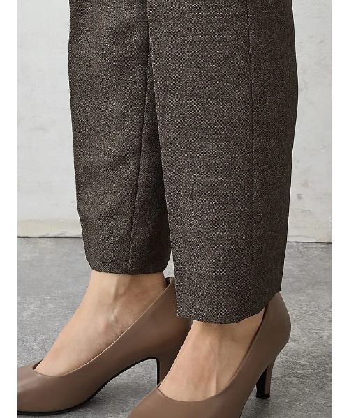 Perfect Suit FActory(パーフェクトスーツファクトリー)の「My wardrobe シャークスキン テーパードパンツ ベージュ/ブラウン(その他パンツ・レディース・ベージュ/ブラウン・M/L)」の9枚目の写真