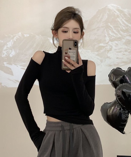 VIBGYOR（ヴィブジョー）の「【EIZZ/アイズ】オープンショルダー ハイネック スリムフィット ロンT 肩開き トップス（Tシャツ/カットソー・レディース・ブラック/ブラウン/ホワイト・FREE）」の2枚目の写真