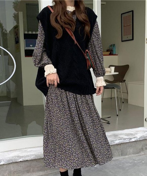 SallyLunn(サリーラン)の「レトロフラワー ティアードワンピース(ワンピース・レディース・レッド/ブラック・LARGE/MEDIUM)」の9枚目の写真