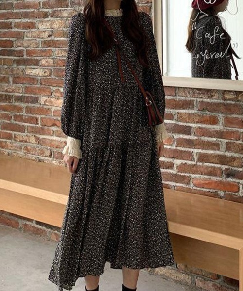 SallyLunn(サリーラン)の「レトロフラワー ティアードワンピース(ワンピース・レディース・レッド/ブラック・LARGE/MEDIUM)」の5枚目の写真