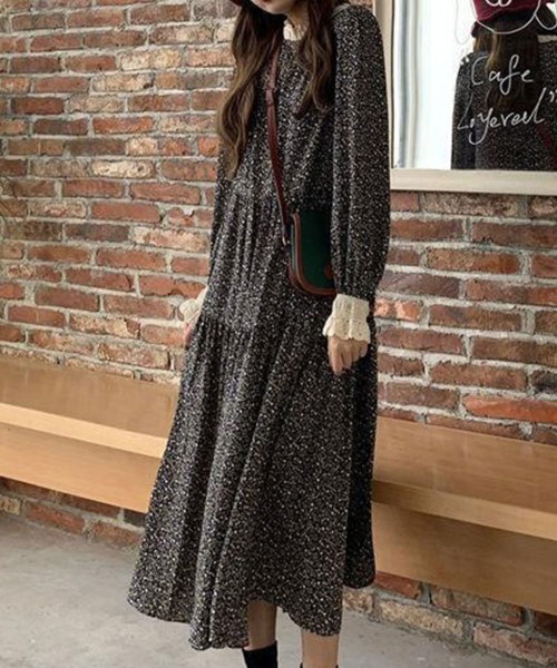 SallyLunn(サリーラン)の「レトロフラワー ティアードワンピース(ワンピース・レディース・レッド/ブラック・LARGE/MEDIUM)」の11枚目の写真