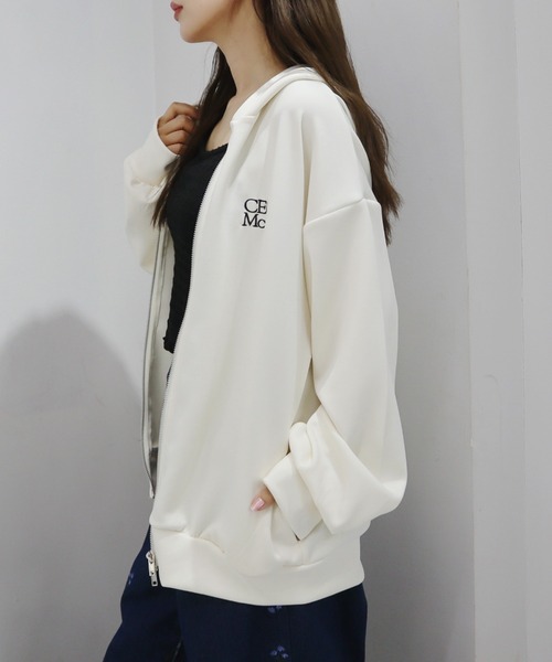 CECIL McBEE（セシルマクビー）の「刺繍ロゴジップアップパーカー（パーカー・レディース・アイボリー/ブラック・LARGE/MEDIUM）」の12枚目の写真