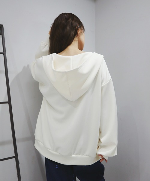 CECIL McBEE（セシルマクビー）の「刺繍ロゴジップアップパーカー（パーカー・レディース・アイボリー/ブラック・LARGE/MEDIUM）」の11枚目の写真