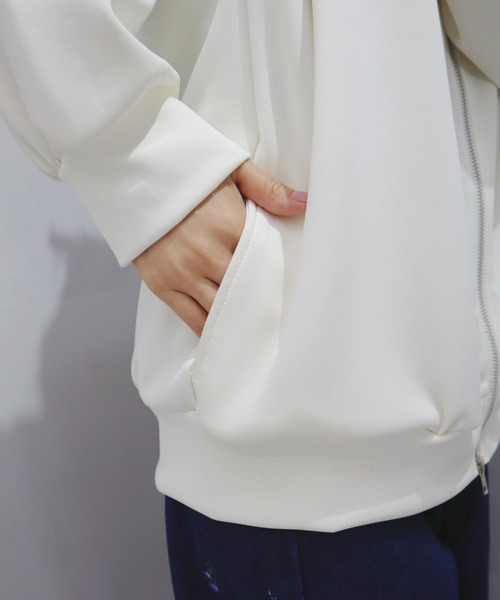 CECIL McBEE（セシルマクビー）の「刺繍ロゴジップアップパーカー（パーカー・レディース・アイボリー/ブラック・LARGE/MEDIUM）」の4枚目の写真