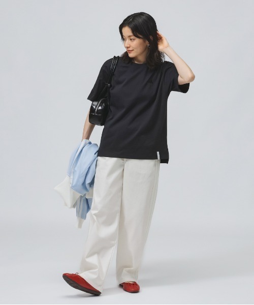 adidas(アディダス)の「アディダス adidas エッセンシャルズ プラス スリーストライプス ルーズフィット半袖Tシャツ(Tシャツ/カットソー・レディース・ライトグリーン/ブラック/オフホワイト・S/M/L/XL)」の11枚目の写真