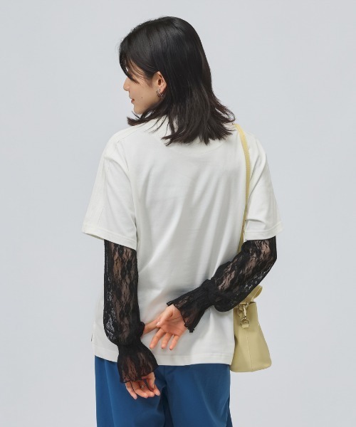 adidas(アディダス)の「アディダス adidas エッセンシャルズ プラス スリーストライプス ルーズフィット半袖Tシャツ(Tシャツ/カットソー・レディース・ライトグリーン/ブラック/オフホワイト・S/M/L/XL)」の4枚目の写真