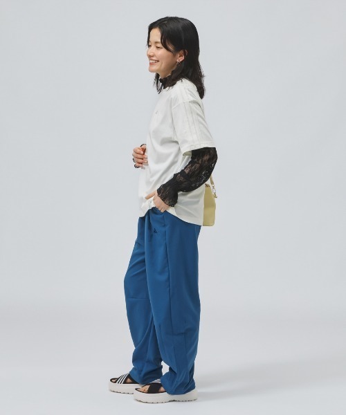 adidas(アディダス)の「アディダス adidas エッセンシャルズ プラス スリーストライプス ルーズフィット半袖Tシャツ(Tシャツ/カットソー・レディース・ライトグリーン/ブラック/オフホワイト・S/M/L/XL)」の6枚目の写真