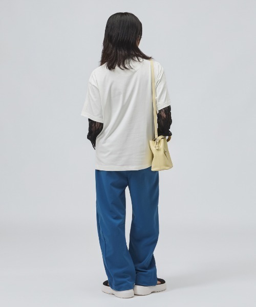 adidas(アディダス)の「アディダス adidas エッセンシャルズ プラス スリーストライプス ルーズフィット半袖Tシャツ(Tシャツ/カットソー・レディース・ライトグリーン/ブラック/オフホワイト・S/M/L/XL)」の7枚目の写真