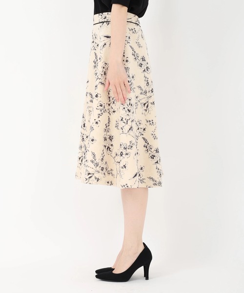 UNIVERVAL MUSE(ユニバーバル ミューズ)の「エチュード_プリントフレアスカート(スカート・レディース・ベージュ・2)」の3枚目の写真