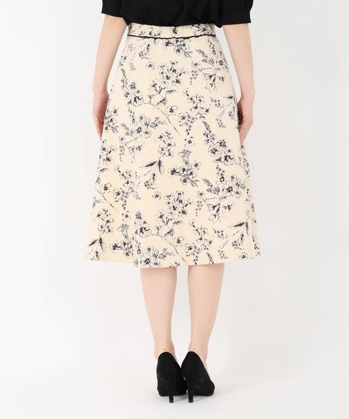 UNIVERVAL MUSE(ユニバーバル ミューズ)の「エチュード_プリントフレアスカート(スカート・レディース・ベージュ・2)」の4枚目の写真