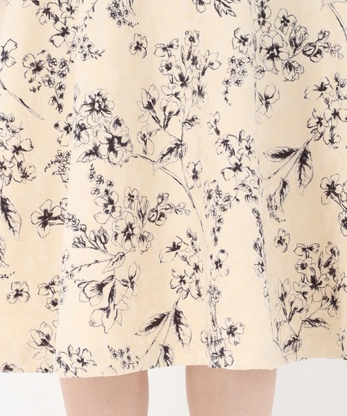 UNIVERVAL MUSE(ユニバーバル ミューズ)の「エチュード_プリントフレアスカート(スカート・レディース・ベージュ・2)」の7枚目の写真