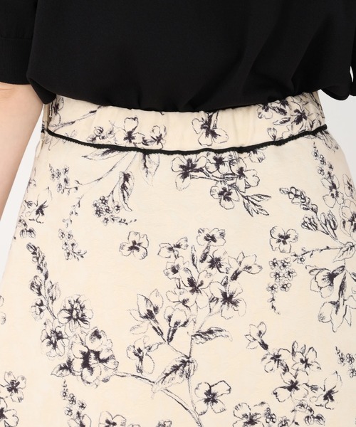 UNIVERVAL MUSE(ユニバーバル ミューズ)の「エチュード_プリントフレアスカート(スカート・レディース・ベージュ・2)」の6枚目の写真