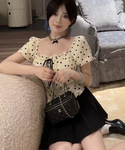 Sibra（シブラ）の「ドット柄オフショルパフスリーブトップス（Tシャツ/カットソー・レディース・ブラック/アイボリー/ホワイト・M）」の6枚目の写真