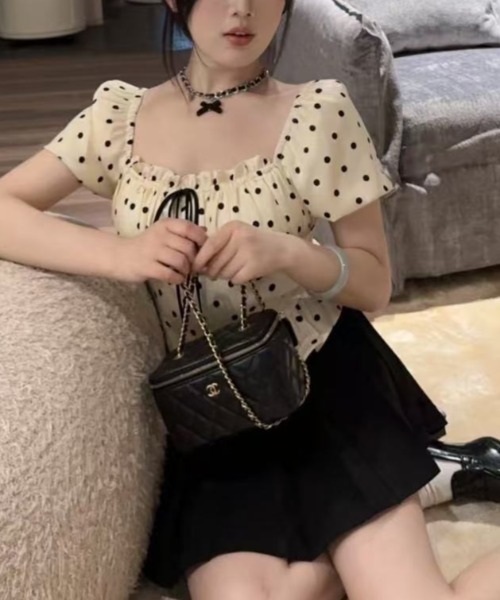 Sibra（シブラ）の「ドット柄オフショルパフスリーブトップス（Tシャツ/カットソー・レディース・ブラック/アイボリー/ホワイト・M）」の7枚目の写真