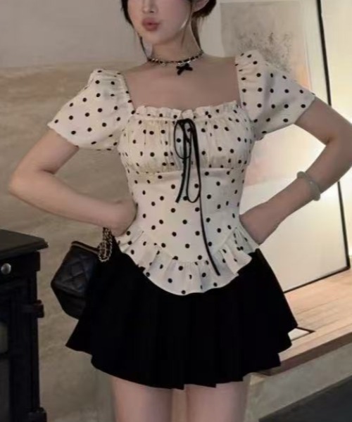 Sibra（シブラ）の「ドット柄オフショルパフスリーブトップス（Tシャツ/カットソー・レディース・ブラック/アイボリー/ホワイト・M）」の8枚目の写真
