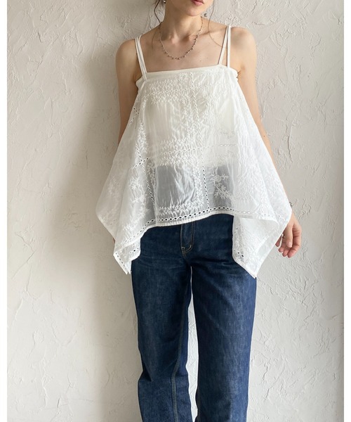 She's Closet（シーズクローゼット）の「花柄 刺繍レース エンブロイダリー パッチワーク風 アシンメトリー ヘム キャミソール ビスチェ（キャミソール・レディース・オフホワイト/ブラック・FREE）」の3枚目の写真