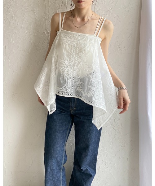 She's Closet（シーズクローゼット）の「花柄 刺繍レース エンブロイダリー パッチワーク風 アシンメトリー ヘム キャミソール ビスチェ（キャミソール・レディース・オフホワイト/ブラック・FREE）」の4枚目の写真