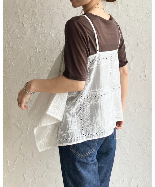 She's Closet（シーズクローゼット）の「花柄 刺繍レース エンブロイダリー パッチワーク風 アシンメトリー ヘム キャミソール ビスチェ（キャミソール・レディース・オフホワイト/ブラック・FREE）」の5枚目の写真