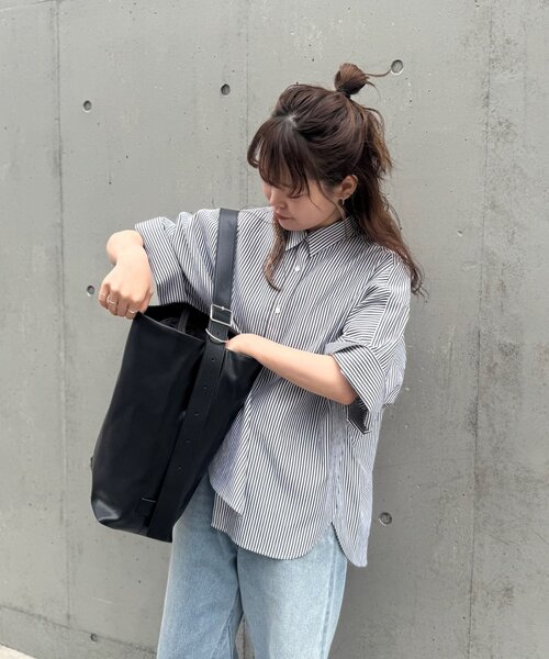GALLARDAGALANTE(ガリャルダガランテ)の「【MANAKAコラボ】ベルテッドワンショルダー(ショルダーバッグ・レディース・グレイッシュベージュ/ブラック・FREE)」の5枚目の写真