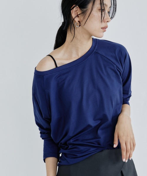 DRWCYS(ドロシーズ)の「オフショルルーズTEE(Tシャツ/カットソー・レディース・ブラック/ホワイト/ネイビー・FREE)」の3枚目の写真