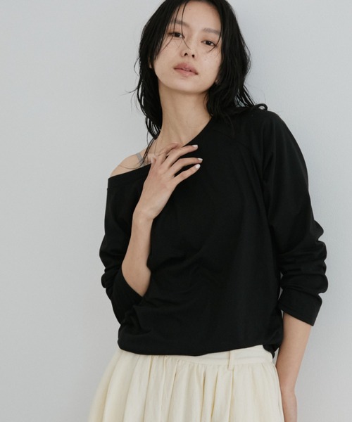 DRWCYS(ドロシーズ)の「オフショルルーズTEE(Tシャツ/カットソー・レディース・ブラック/ホワイト/ネイビー・FREE)」の6枚目の写真