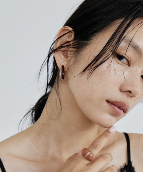 DRWCYS（ドロシーズ）の「バイカラースクエアピアス（ピアス（両耳用）・レディース・アイボリー/ブラウン・FREE）」の9枚目の写真