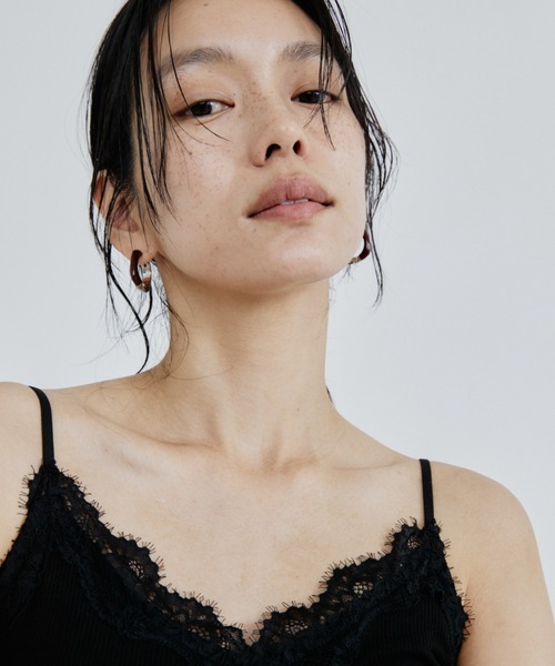 DRWCYS（ドロシーズ）の「バイカラースクエアピアス（ピアス（両耳用）・レディース・アイボリー/ブラウン・FREE）」の10枚目の写真