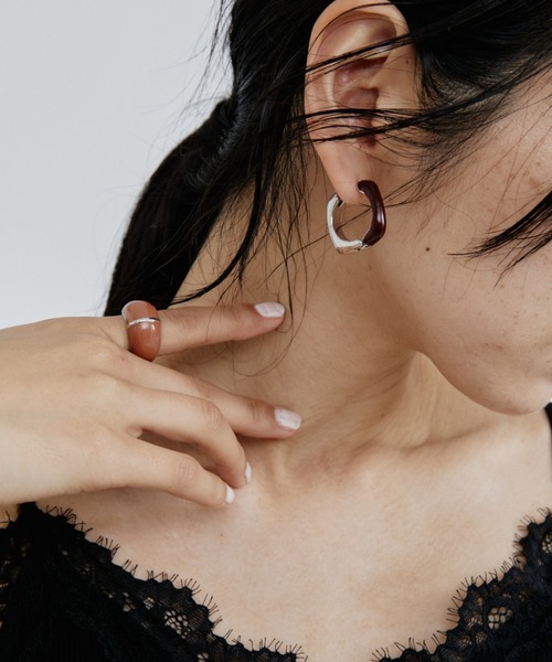 DRWCYS（ドロシーズ）の「バイカラースクエアピアス（ピアス（両耳用）・レディース・アイボリー/ブラウン・FREE）」の12枚目の写真