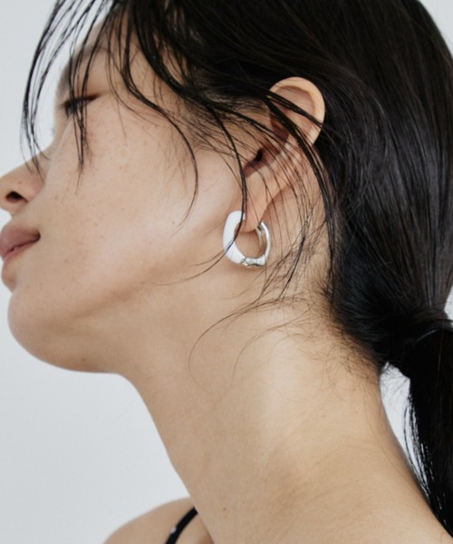 DRWCYS（ドロシーズ）の「バイカラースクエアピアス（ピアス（両耳用）・レディース・アイボリー/ブラウン・FREE）」の3枚目の写真