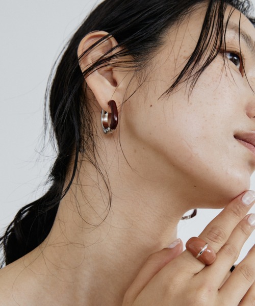 DRWCYS（ドロシーズ）の「バイカラースクエアピアス（ピアス（両耳用）・レディース・アイボリー/ブラウン・FREE）」の7枚目の写真