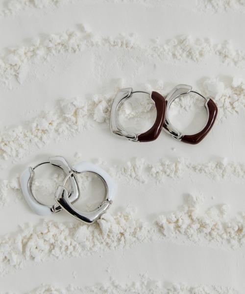 DRWCYS（ドロシーズ）の「バイカラースクエアピアス（ピアス（両耳用）・レディース・アイボリー/ブラウン・FREE）」の14枚目の写真