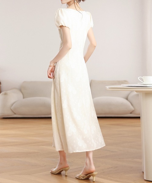 LUCPY(ラクピー)の「リボンネックギャザーフレアワンピース(ワンピース・レディース・ホワイト・X-LARGE/LARGE/MEDIUM/SMALL)」の5枚目の写真