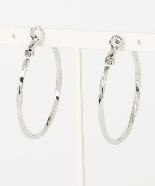 tunee(チュニー)の「シルバーツイストフープペアピアス/レディース/両耳用(T3)(ピアス(両耳用)・レディース・シルバー・FREE)」の3枚目の写真