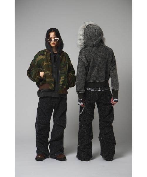 VI E DIT(ヴィエディット)の「Needle Stud Random Tack Pants/ニードルスタッズランダムタックパンツ/ワイドデニム(デニムパンツ・メンズ・その他・1/2)」の4枚目の写真