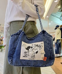 SNOOPY×OLD BETTY'S（スヌーピーカケルオールドベティーズ）の「スヌーピー【SNOOPY】デニム チェーン ショルダーバッグ（ショルダーバッグ）」