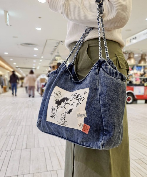 SNOOPY×OLD BETTY'S(スヌーピーカケルオールドベティーズ)の「スヌーピー【SNOOPY】デニム チェーン ショルダーバッグ(ショルダーバッグ・レディース・ブルー/インディゴブルー・FREE)」の4枚目の写真