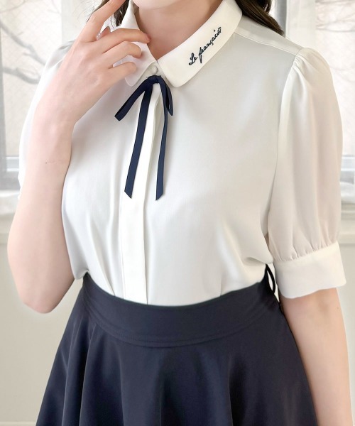 F i.n.t(フィント)の「リボンタイ付きロゴ刺繍衿ブラウス/fint フィント(シャツ/ブラウス・レディース・ホワイト×ネイビー/アイボリー・FREE)」の3枚目の写真