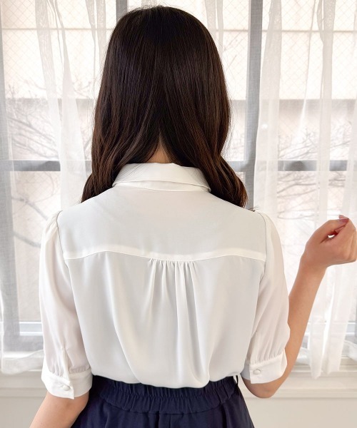 F i.n.t(フィント)の「リボンタイ付きロゴ刺繍衿ブラウス/fint フィント(シャツ/ブラウス・レディース・ホワイト×ネイビー/アイボリー・FREE)」の7枚目の写真