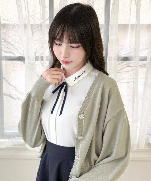 F i.n.t(フィント)の「リボンタイ付きロゴ刺繍衿ブラウス/fint フィント(シャツ/ブラウス・レディース・ホワイト×ネイビー/アイボリー・FREE)」の8枚目の写真