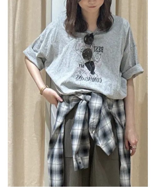 Samansa Mos2(サマンサ モスモス)の「ヴィンテージ風天竺おじさんプリント刺繍Tシャツ(Tシャツ/カットソー・レディース・オフホワイト/チャコールグレー/グレー・F)」の3枚目の写真