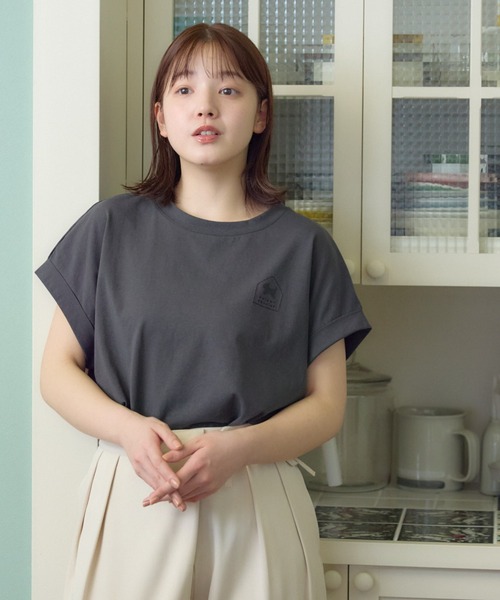 meeny miny(ミーニーマイニー)の「【メゾンテリア】Maison TerrierロゴTシャツ(Tシャツ/カットソー・レディース・ホワイト/グレイッシュベージュ/チャコールグレー・S-M/M-L)」の3枚目の写真