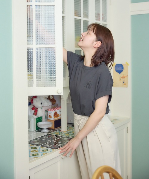 meeny miny(ミーニーマイニー)の「【メゾンテリア】Maison TerrierロゴTシャツ(Tシャツ/カットソー・レディース・ホワイト/グレイッシュベージュ/チャコールグレー・S-M/M-L)」の8枚目の写真