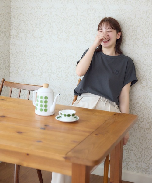 meeny miny(ミーニーマイニー)の「【メゾンテリア】Maison TerrierロゴTシャツ(Tシャツ/カットソー・レディース・ホワイト/グレイッシュベージュ/チャコールグレー・S-M/M-L)」の10枚目の写真