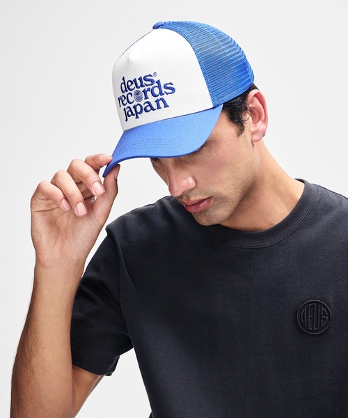 DEUS EX MACHINA(デウスエクスマキナ)の「STRATA TRUCKER メッシュキャップ(キャップ・メンズ・ブラック/ブルー・OS)」の11枚目の写真